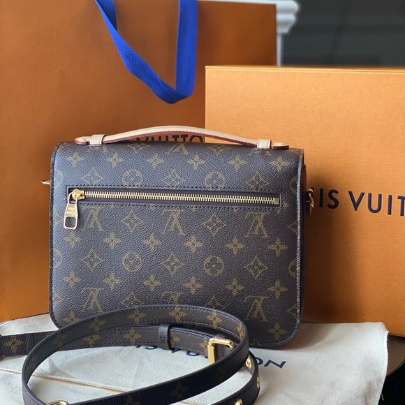 Authentic Louis Vuitton Pochette Métis Monogram - Picture 8 of 12